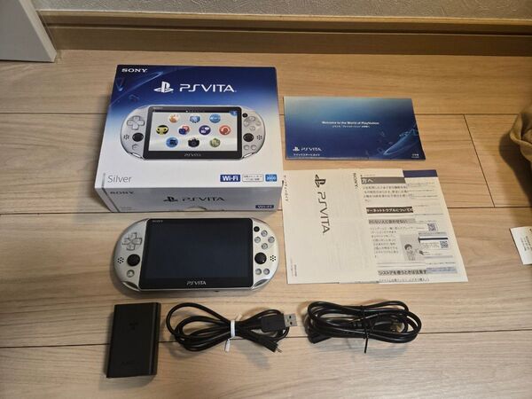 SONY PlayStation Vita PCH-2000 シルバー 本体 Wi-Fiモデル