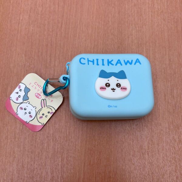 ちいかわ ミニシリコンポーチ ハチワレ