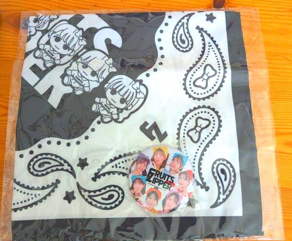 FRUITSZIPPER かわらぼ3周年 ハンカチ、缶バッチ