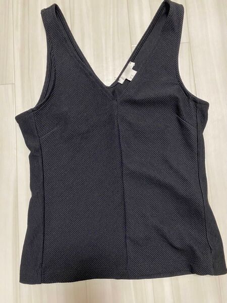 H&M Vカット タンクトップ キャミソール 【xs】