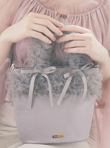 新品 メゾンドフルール Maison de FLEUR チュール フリルハンドル アパレル 2Wayトートバッグ