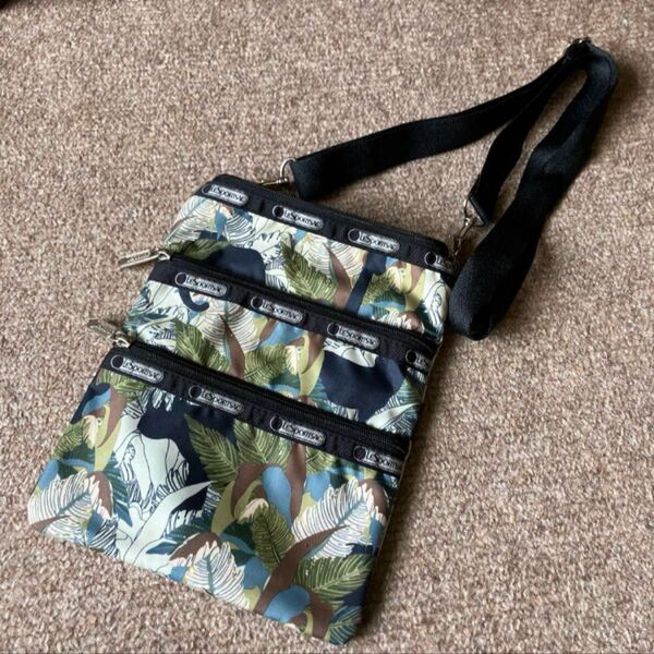 LeSportsac レスポートサック 3zipショルダーバッグ