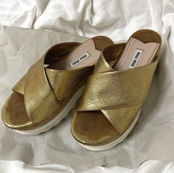 miumiu ミュウミュウ 厚底 サンダル
