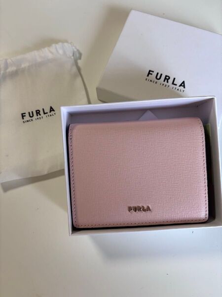 未使用 フルラ 二つ折り財布 ピンクベージュ色 FURLA