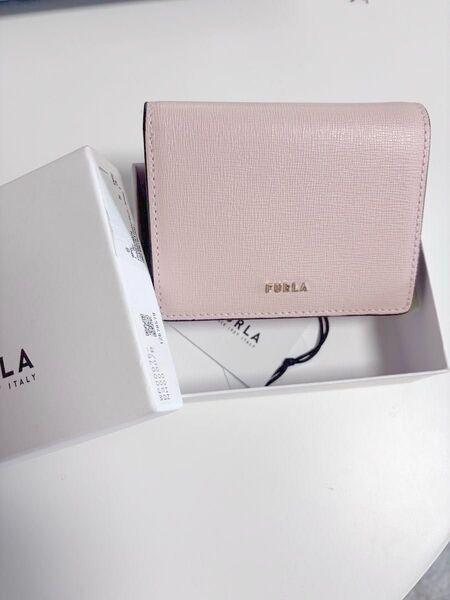 未使フルラ 二つ折り財布 ピンクベージュ色 FURLA