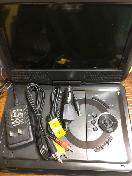 ポータブルDVDプレーヤー 9インチ 訳あり品 動作確認済み+DVD2本 ごっつええ感じ8など
