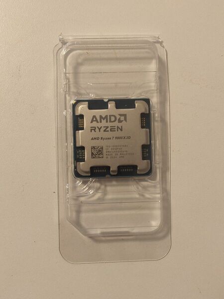 AMD Ryzen 7 9800X3D 新品未使用