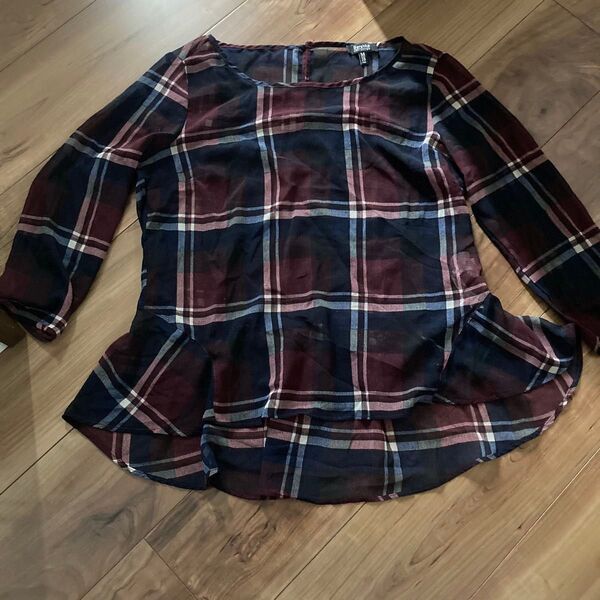 ベルシュカシアーチェックぺプラムトップス