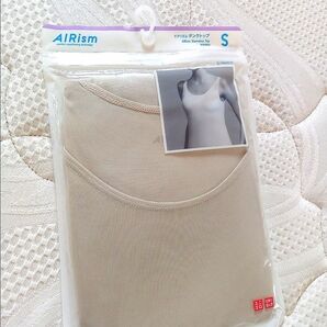 ユニクロ エアリズム タンクトップ S ナチュラル 新品