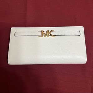 ★新品★ MICHEAL KORS マイケルコース ホワイト 本革 長財布 ウォレット ゴールド MK ロゴ付き