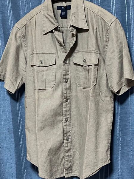 GAP メンズカジュアル半袖シャツ グレー
