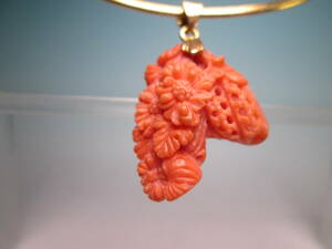 *K18ps.@.. flower .. chrysanthemum sculpture.. pendant 2,85g