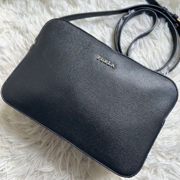 美品 FURLA フルラ ショルダーバッグ 斜め掛け リリー ダブルファスナー サフィアーノレザー ロゴ金具 黒 ブラック
