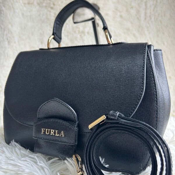 美品 FURLA フルラ ショルダーバッグ ハンドバック 2way 斜め掛け コラル レザー ゴールド金具 黒 ブラック