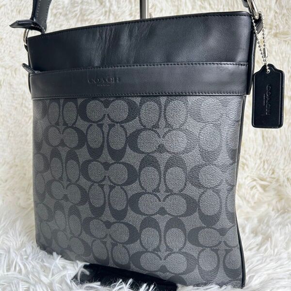 美品 COACH コーチ ショルダーバッグ サコッシュ バワリー シグネチャー PVC レザー ロゴ型押し チャーム ブラック 黒