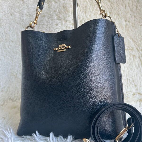 美品 COACH コーチ ショルダーバッグ ハンドバック 2way モリー バケット 肩掛け シボ革 ロゴ金具 チャーム ブラック