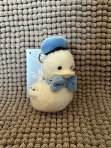 ディズニーストア ドナルド ぬいぐるみキーホルダー・キーチェーン アヒル DONALD THE KING BIRTHDAY