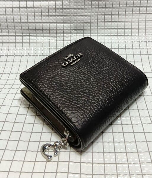 COACH コーチ 二つ折り 財布 レザー ブラック カーキ Cチャーム ミニ財布