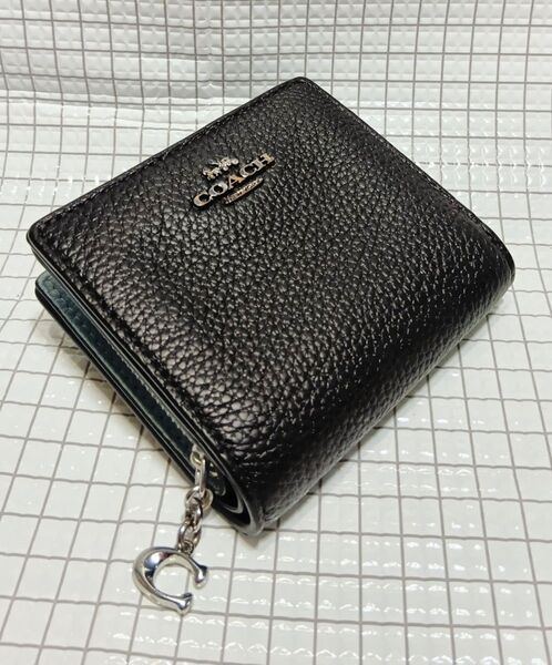 COACH コーチ 二つ折り 財布 レザー ブラック ライトブルー Cチャーム ミニ財布