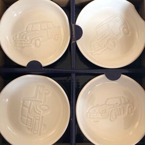 小皿 4枚セット 車のエンボス加工 ホワイト 新品未使用