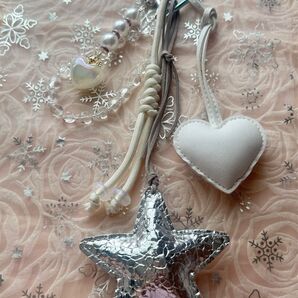 ハンドメイド じゃらじゃらキーホルダー!白系