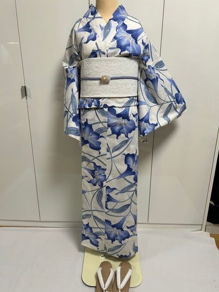 浴衣 ゆかた ユカタ Mサイズ 白 水色糸 ブルー系 花柄 花火大会に イベント 浴衣単品 浴衣単品販売 M ※浴衣の帯は別売り