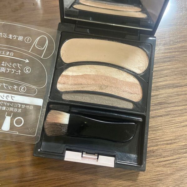 オーブ ブラシひと塗りシャドウ シースルーベージュ