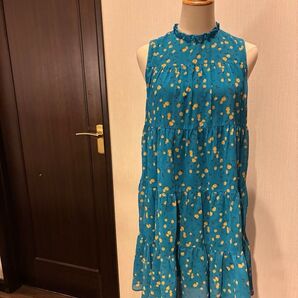 titty&Co 薔薇柄ノースリーブティアードワンピース