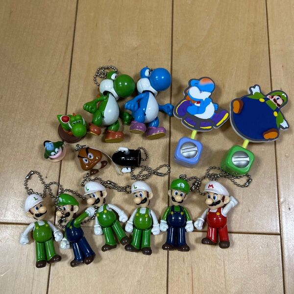 スーパーマリオ キーホルダー メモスタンド など