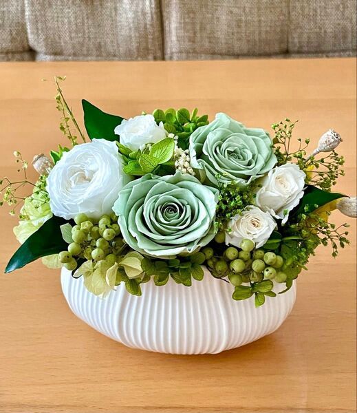 **..新緑の季節..*°.爽やかグリーン お花の贈り物 ケース付き プリザーブドフラワー