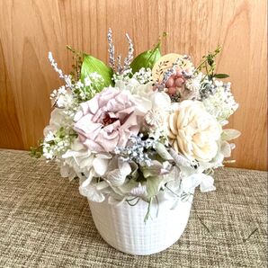 **..pure white..*°..ふんわり優しいプリザアレンジ 大人可愛い お花の贈り物