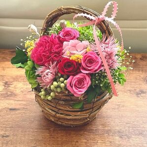 **..可愛いピンクローズ..*°..フラワーバスケット お花の贈り物