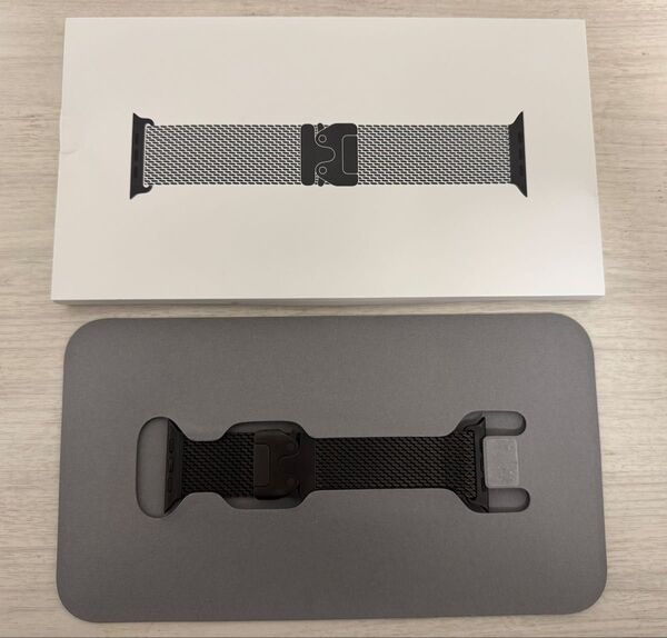 Apple Watch Ultra ブラックチタニウムミラネーゼループ Sサイズ