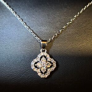 ● 新品未使用 ● クローバー ストーン ネックレスシルバー ネックレス