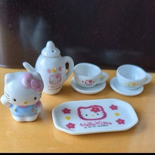 ハローキティ ミニチュア5点セット キティ1 カップ&ソーサー2客、ポット1、トレイ1 サンリオ 1997年 陶器 24時間限定