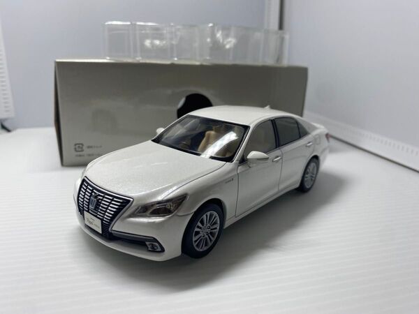 トヨタ カラーサンプル ミニカー クラウン ロイヤルサルーンG 前期 店頭展示用 色見本 外箱付き
