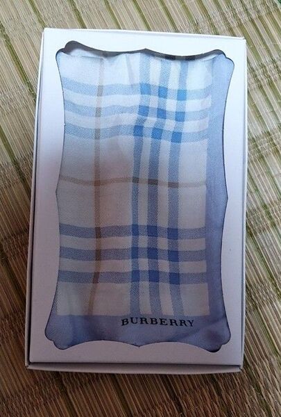 BURBERRY ハンカチ(未使用品)箱付き