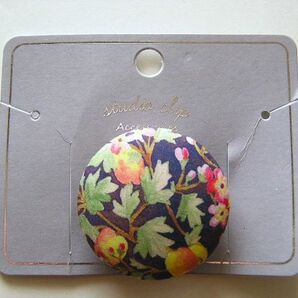未使用品 スタディオクリップ LIBERTY クルミブローチ リバティプリント