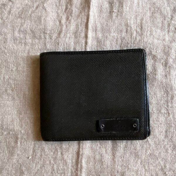 グッチ 黒 布、レザー 二つ折り財布 メンズ
