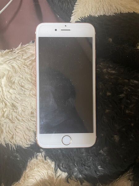 使わなくなったiPhone 型式は古いですが全然普通に利用できます。2台持ちしたい人とかお子さんに持たせたい人便利です