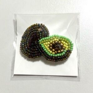 アボカド ビーズ刺繍 ブローチ ハンドメイド