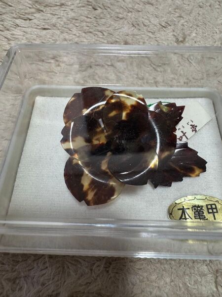 本鼈甲 ブローチ フラワー