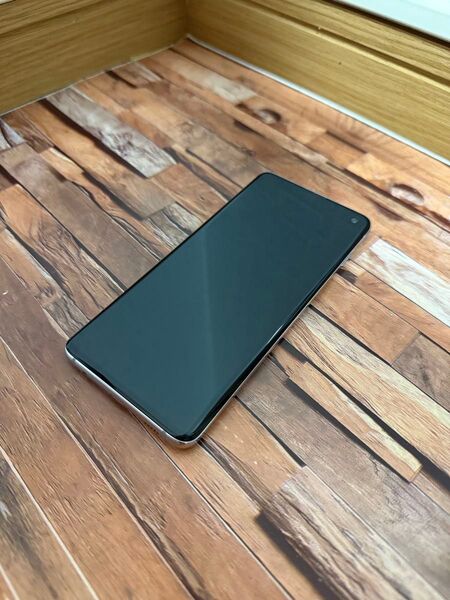Galaxy S10 プリズムホワイト