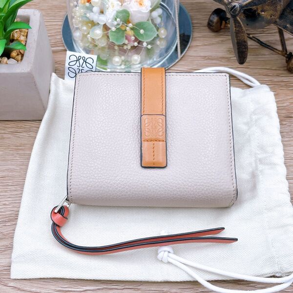 ◇ロエベ◇LOEWE アナグラム コンパクトジップウォレット スモールストラップ レザー ウォレット ライトオーツ ハニー