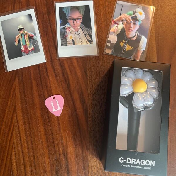 G-DRAGON OFFICIAL MINI LIGHT KEYRING ピック チェキ カード+新品未開封
