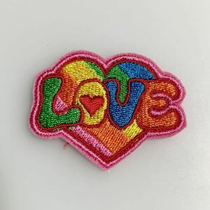 61。LOVE ラブ ハート レインボー カワイイ 可愛い 手付けワッペン アップリケ カラフル 刺繍ワッペン 5x4 ハートワッペン ラブワッペン