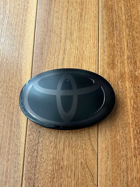 トヨタ 純正 RAV4 フロントエンブレム マットブラック フィルム付き トヨタマーク