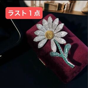 ラスト1点 デイジー キラキラ ブローチ バッジ G-DRAGON ジヨン ラインストーン アクセサリー シルバー