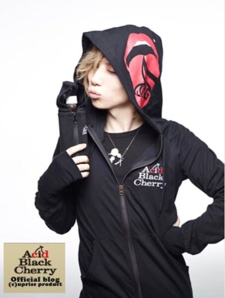 Acid Black Cherry レディースパーカー ペットボトルケース