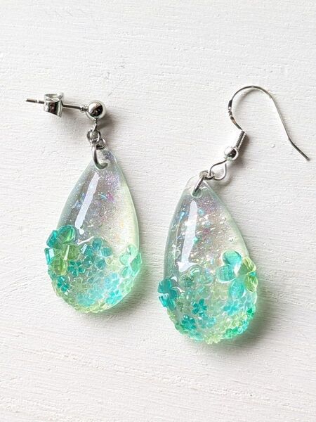873 煌めくお花のドロップピアス/イヤリング - 耳元に咲く、幻想的な輝き